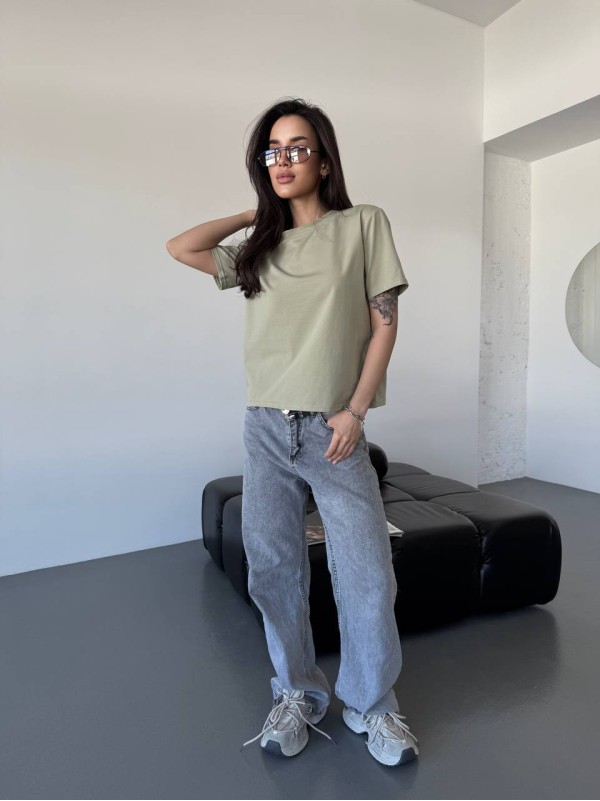 Однотонна базова футболка оливкового кольору 32858