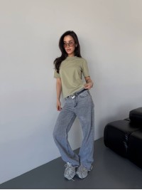 Однотонна базова футболка оливкового кольору 32858