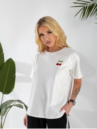 Жіноча футболка з вишивкой молочного кольору 32874