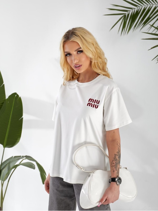 Жіноча футболка з написом молочного кольору 32875