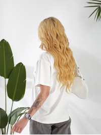 Жіноча футболка з написом молочного кольору 32875