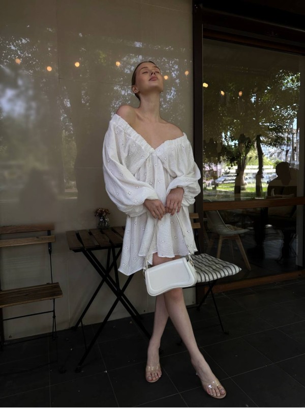 Муслинова сукня міні з рукавом молочного кольору 32901