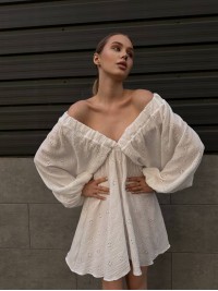 Муслинова сукня міні з рукавом молочного кольору 32901