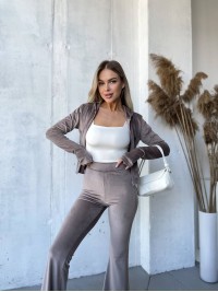 Велюровий жіночий костюм на блискавці кавового кольору 32915