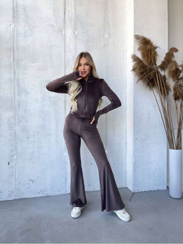 Велюровий жіночий костюм на блискавці коричневого кольору 32917