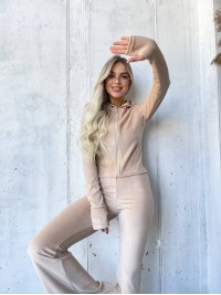 Велюровий жіночий костюм на блискавці бежевого кольору 32919