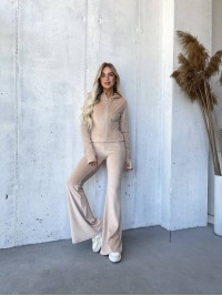 Велюровий жіночий костюм на блискавці бежевого кольору 32919