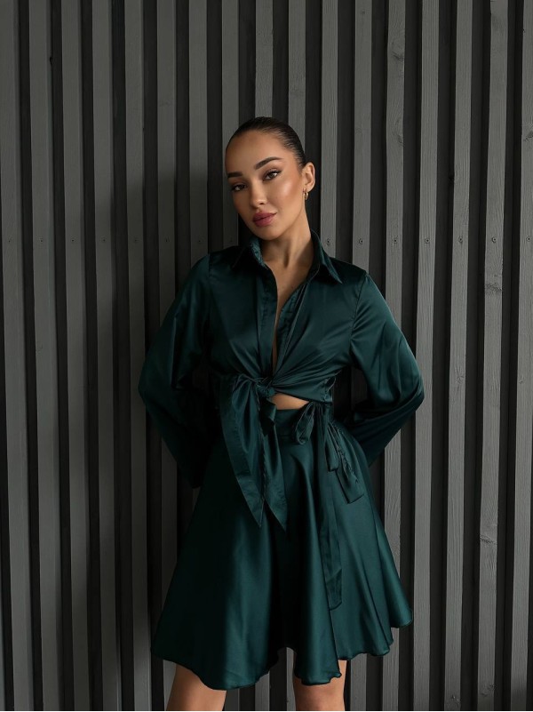 Жіночий шовковий костюм спідниця на запах+сорочка смарагдового кольору 32931