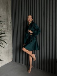 Жіночий шовковий костюм спідниця на запах+сорочка смарагдового кольору 32931