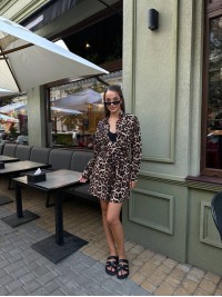 Жіночий костюм з шортами леопард коричневого кольору 32939