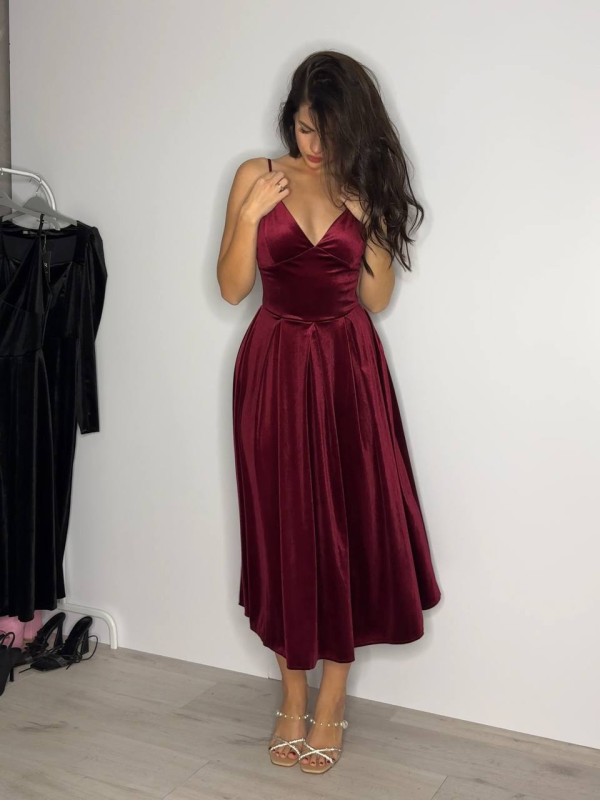 Вечірня оксамитова сукня на бретельках бордового кольору 32950