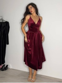 Вечірня оксамитова сукня на бретельках бордового кольору 32950