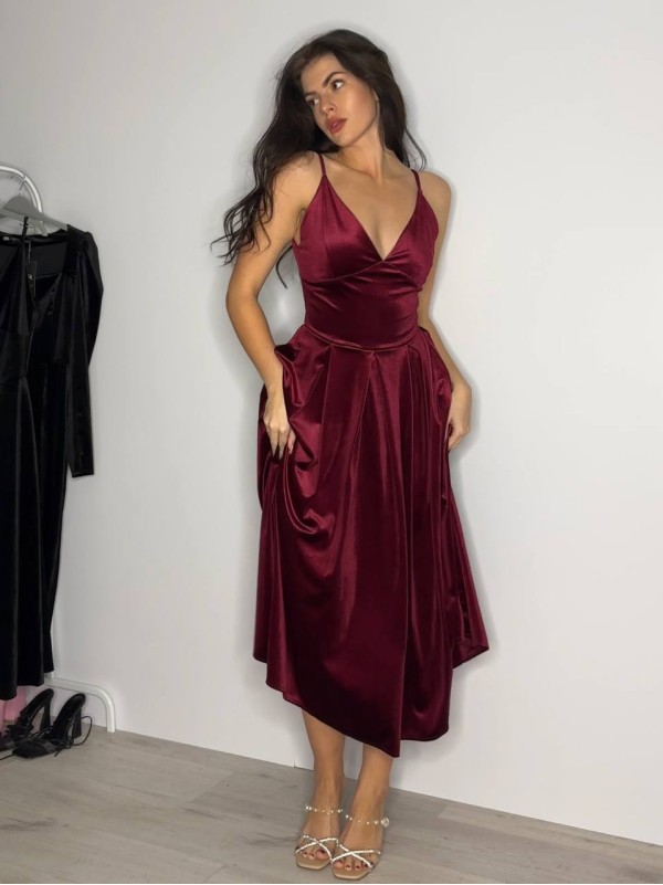 Вечірня оксамитова сукня на бретельках бордового кольору 32950