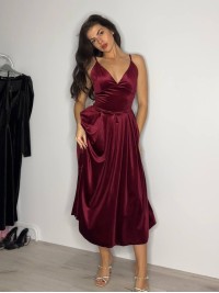 Вечірня оксамитова сукня на бретельках бордового кольору 32950