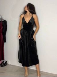 Вечірня оксамитова сукня на бретельках чорного кольору 32951