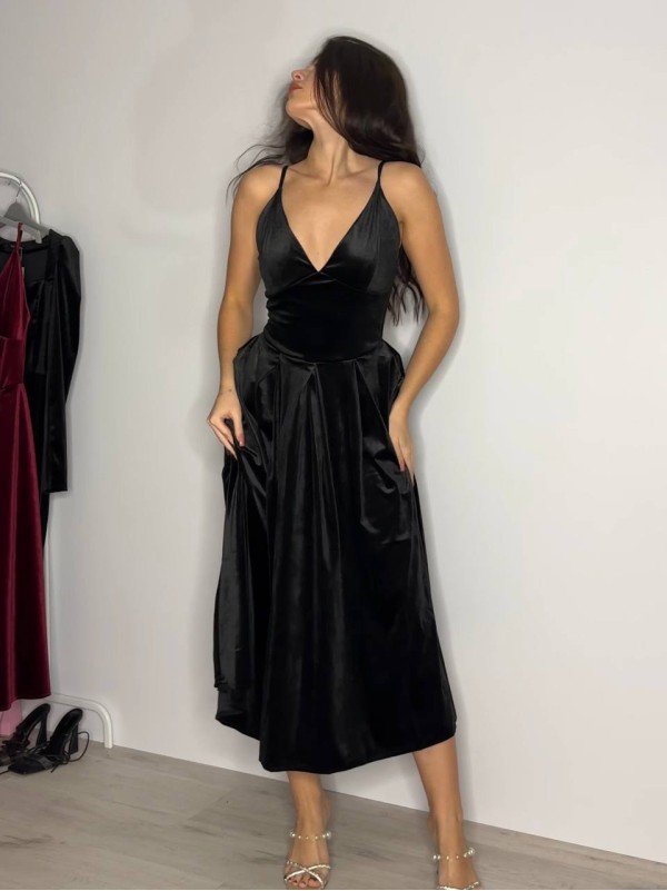 Вечірня оксамитова сукня на бретельках чорного кольору 32951