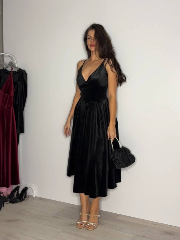 Вечірня оксамитова сукня на бретельках чорного кольору 32951