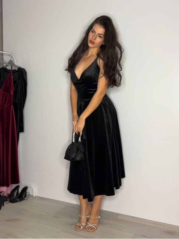 Вечірня оксамитова сукня на бретельках чорного кольору 32951