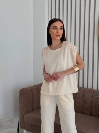 Жіночий повсякденний костюм бежевого кольору 32965