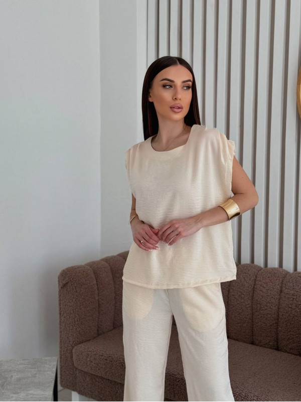 Жіночий повсякденний костюм бежевого кольору 32965