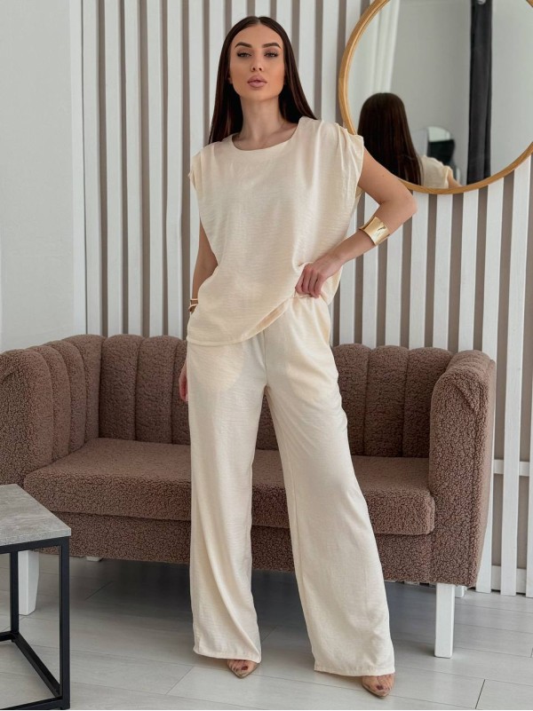 Жіночий повсякденний костюм бежевого кольору 32965