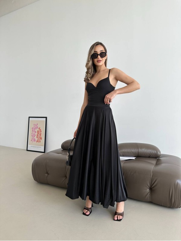 Довга шовкова спідниця чорного кольору 32980