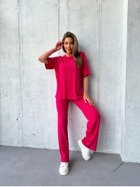 Жіночий прогулянковий костюм малинового кольору 33002