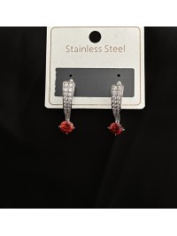 Сережки з червоним каменем срібного кольору 33036