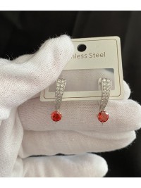 Сережки з червоним каменем срібного кольору 33036