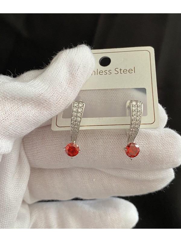 Сережки з червоним каменем срібного кольору 33036