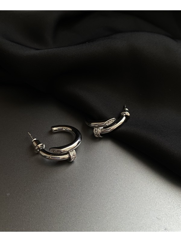 Сережки Цвях з камінням срібного кольору 33037