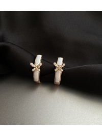 Сережки з метеликом золотого кольору 33041