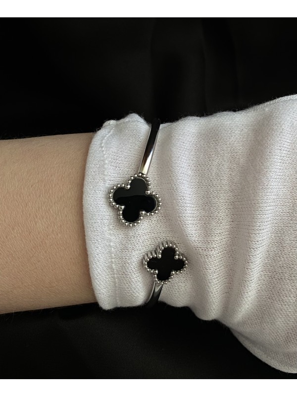 Браслет - манжет дві Конюшини срібного кольору 33051