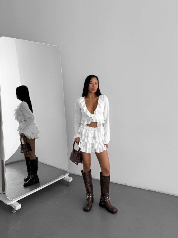 Жіночий костюм (топ+шорти) з рюшами молочного кольору 33064