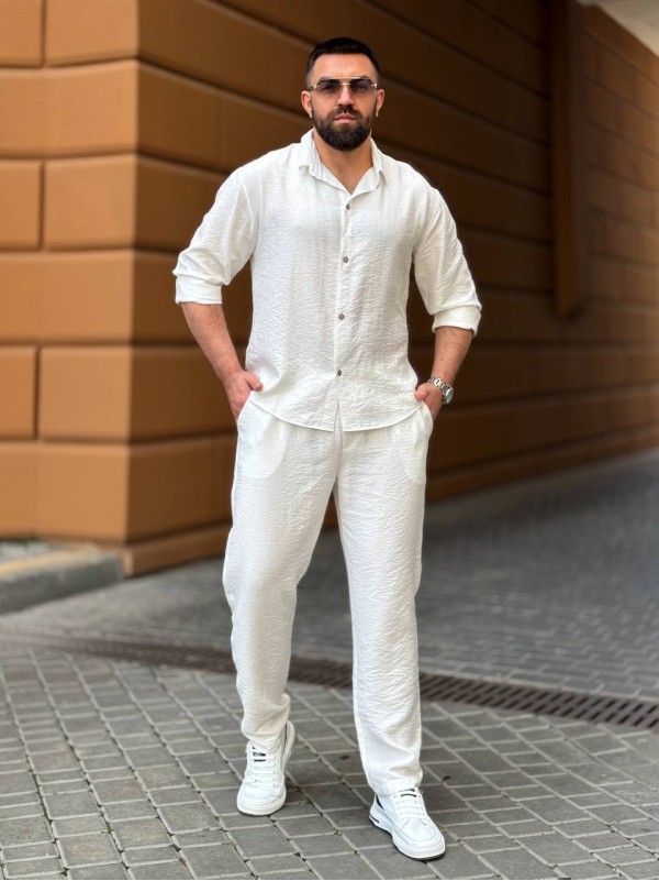 Чоловічий брючний костюм молочного кольору 33080