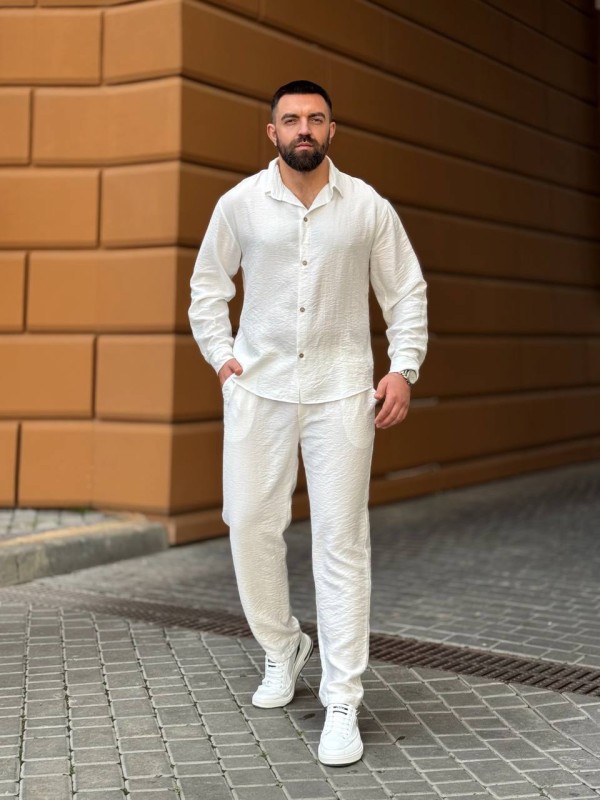 Чоловічий брючний костюм молочного кольору 33080