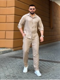 Чоловічий брючний костюм бежевого кольору 33081