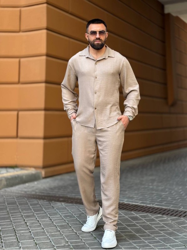 Чоловічий брючний костюм бежевого кольору 33081