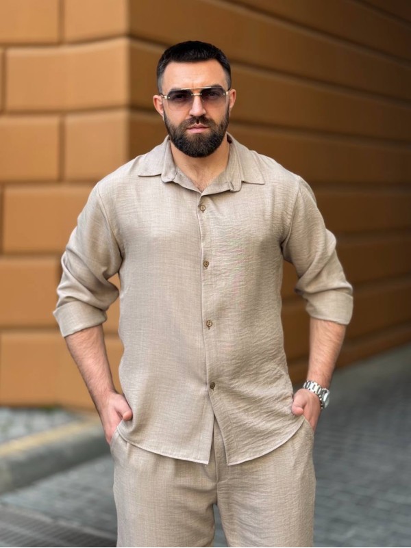 Чоловічий брючний костюм бежевого кольору 33081