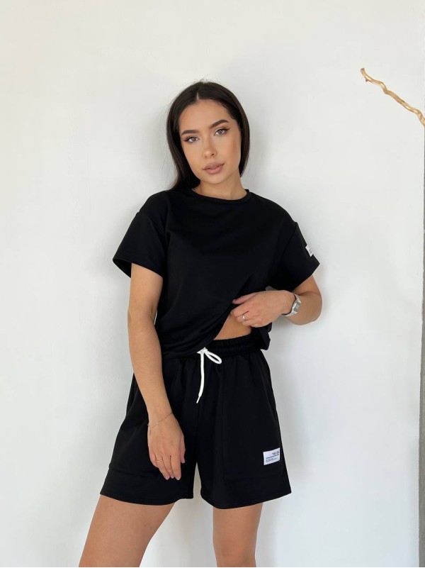 Жіночий літній костюм із шортами чорного кольору 33098