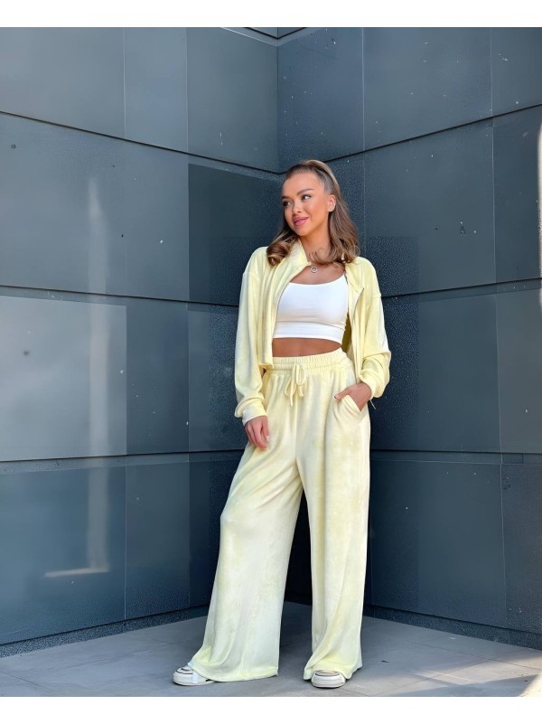 Жіночий легкий костюм на блискавці жовтого кольору 33115