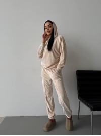 Жіночий легкий костюм бежевого кольору 33121