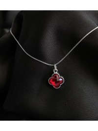 Підвіска червона Конюшина на силіконовому шнурку 33122