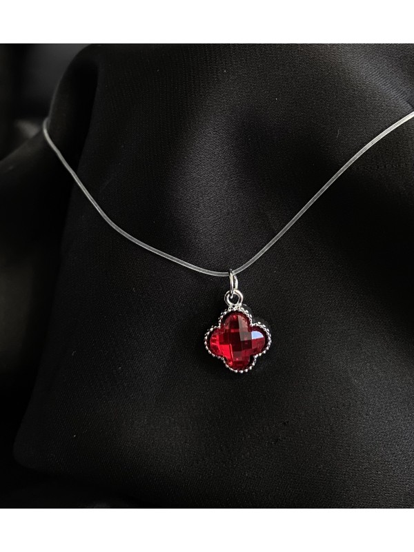 Підвіска червона Конюшина на силіконовому шнурку 33122