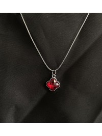 Підвіска червона Конюшина на силіконовому шнурку 33122