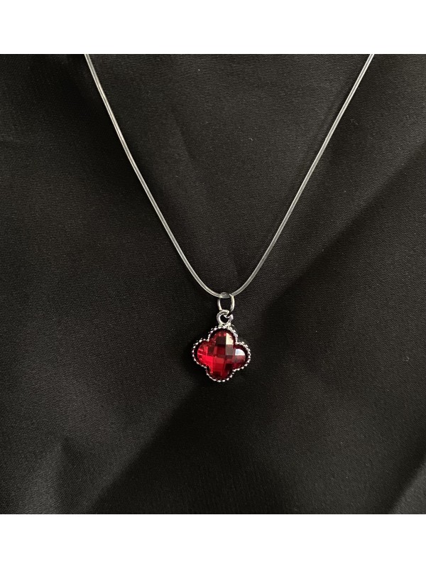 Підвіска червона Конюшина на силіконовому шнурку 33122