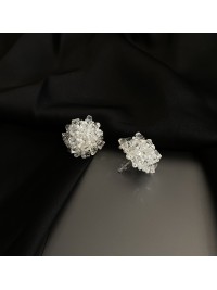 Сережки з бісером білого кольору 33125