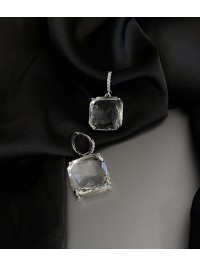 Сережки із прозорим каменем круглий замок срібного кольору 33126