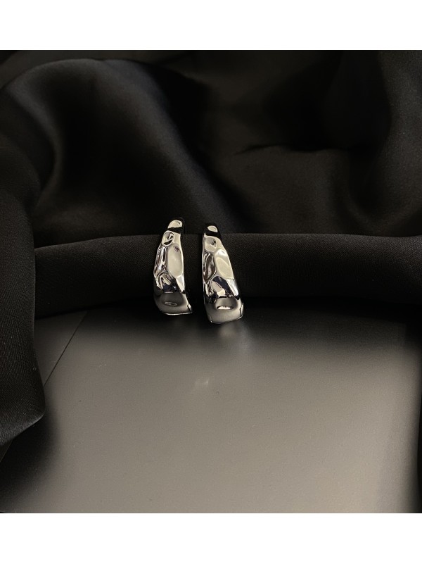 Сережки круглий замок срібного кольору 33133