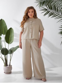 Жіночий легкий класичний костюм бежевого кольору 33134